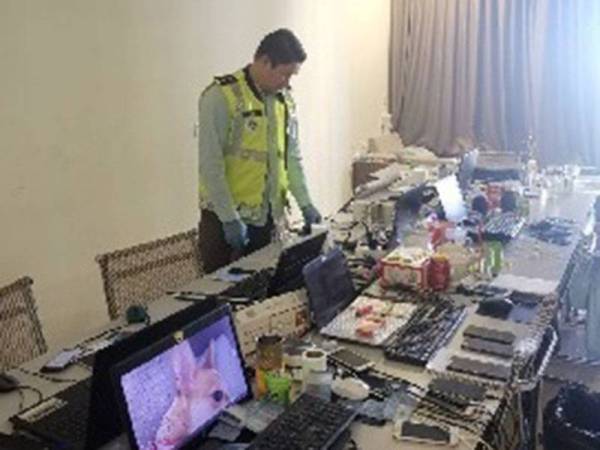 Wang tunai berjumlah RM126,000, telefon bimbit dan peralatan elektronik dirampas dan 18 suspek warganegara China ditahan dalam serbuan di sekitar Kuala Lumpur dalam Ops Pelican pada Jumaat.