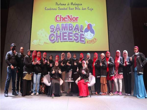 Sebahagian barisan Chenorpreneur yang menggerakkan jualan Sambal Che Nor di pasaran.