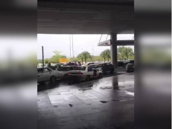 Pemandu teksi bertindak merempuh kenderaan lain di hadapan dalam kejadian di Lapangan Terbang Antarabangsa Kota Kinabalu (KKIA), Kota Kinabalu.