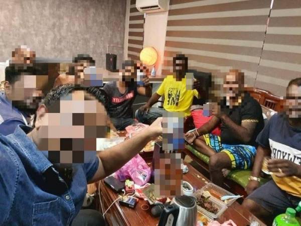 Sekumpulan individu menyambut hari jadi dan tunjuk isyarat kongsi gelap ditahan dan dikompaun RM2,000 setiap seorang.
