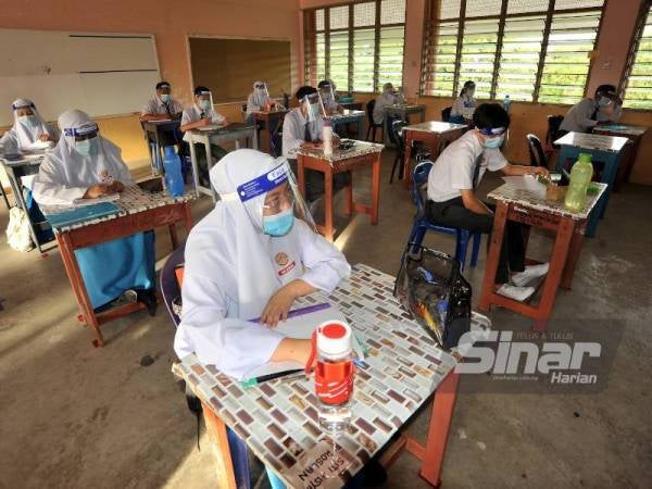Pasukan Petugas Khas Imunisasi Covid-19 (CITF) memaklumkan golongan remaja berusia 17 tahun hingga 12 tahun tidak akan diberi vaksinasi dalam masa terdekat. - Foto Fail Sinar Harian