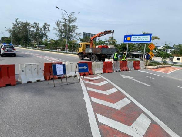 Jalan pesisir 'Pantai Miami' ditutup bermula pada Khamis sehingga dimaklumkan kelak (Foto: Ihsan Polis)