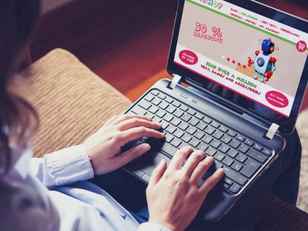 Orang ramai diminta berhati-hati dengan gimik jualan murah yang terdapat dalam internet. (Gambar hiasan) - Foto 123RF