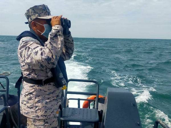 Usaha mencari dan menyelamat diteruskan oleh APMM dengan kerjamsama beberapa agensi lain dan bot awam