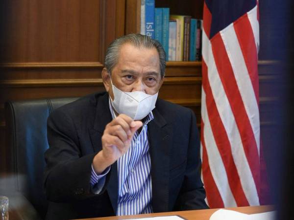 Muhyiddin mengadakan sidang akhbar secara maya mengenai perkembangan semasa kerajaan dalam memerangi pandemik Covid-19 di pejabatnya di Putrajaya pada Sabtu.