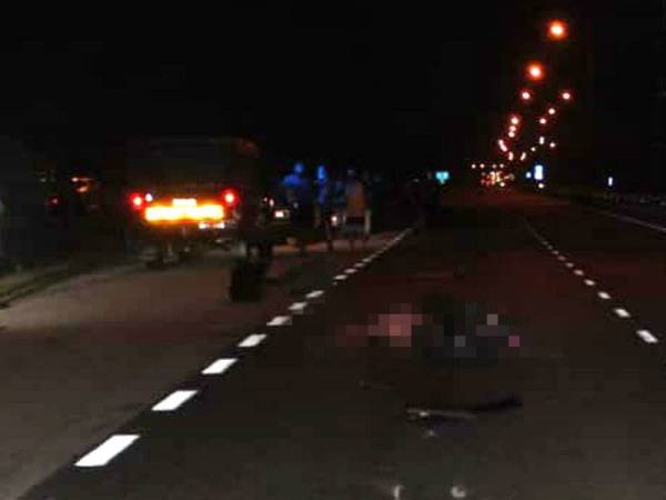 Keadaan lokasi kemalangan di KM10 Jalan Kuantan-Pekan yang meragut nyawa seorang penunggang pada Sabtu.