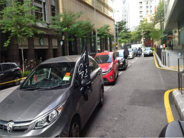 Konvoi #lawan turut berada di beberapa lokasi di ibu negara.