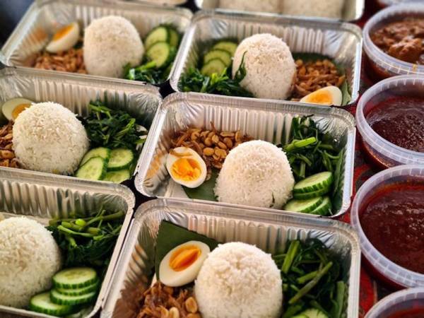 Nasi lemak rendang ayam yang diusahakan Solehan-Manger Ramli yang kini sudah mencipta nama di Amsterdam, Belanda. - Foto Bernama