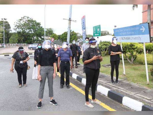 Hartal doktor kontrak di HSA Johor Bahru berjalan dengan aman pada Isnin.