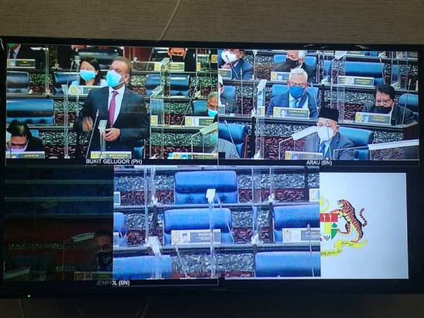 Mesyuarat Khas Penggal Ketiga Parlimen Ke-14 kecoh apabila blok pembangkang meminta penjelasan Azhar Azizan.