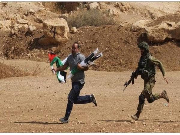 Tentera Israel menyerang rakyat Palestin termasuk Gabenor Tubas, ketika mereka menyertai demonstrasi menentang cubaan pendatang Israel mengambil alih sumber mata air di kawasan Ain al-Hilweh.