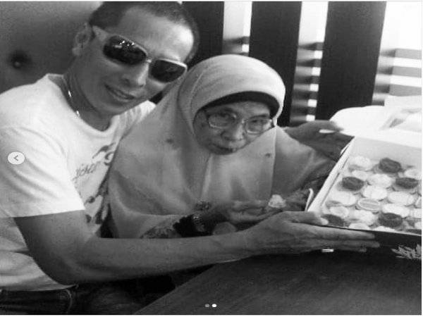  Ibu kepada penyanyi rock terkenal, Amy Search meninggal dunia pada jam 6 petang Ahad. - Foto Instagram akuamysearch
