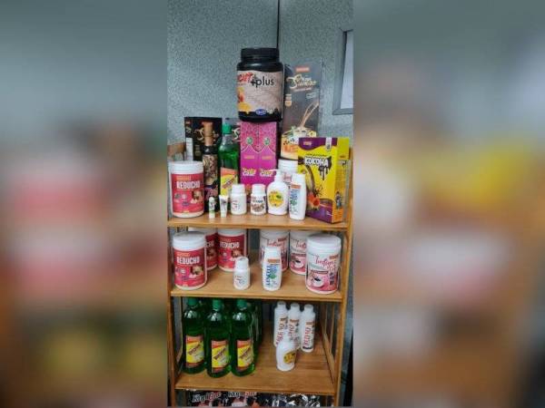 Sebahagian daripada 49 produk yang dihasilkan oleh Hafana Food Industry.