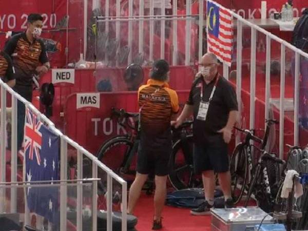 John Beasley akui agak kecewa dengan pit kecil yang disediakan untuk dua pelumba negara tetapi pihaknya tetap akur. - Foto Astro ARENA
