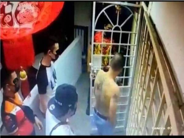 Rakaman kamera litar tertutup di sebuah rumah di Setapak.