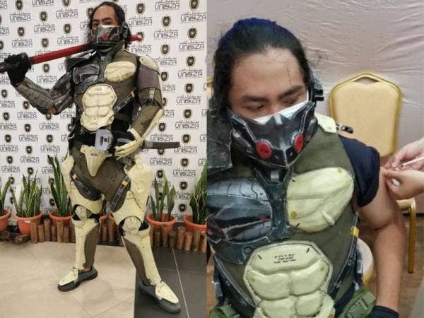Muhammad memakai kostum Cyborg ketika hadir menerima vaksin Covod-19 di PPV UniSZA pada Selasa. Muhammad menerima suntikan dos kedua vaksin Covid-19 dengan berpakaian kostum Cyborg.- Foto ihsan Muhammad