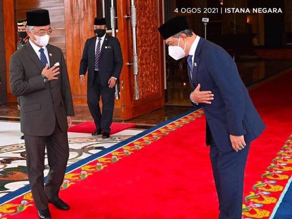 Muhyiddin menghadap Al-Sultan Abdullah di Istana Negara, Kuala Lumpur pada Rabu.