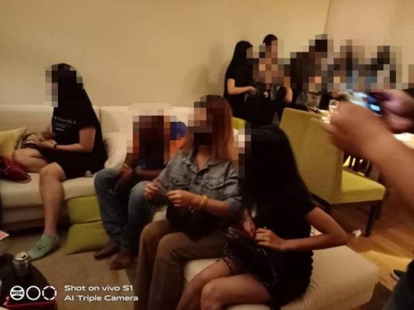 Antara individu yang disyaki sertai parti liar ditahan dalam serbuan di sebuah residensi di Jalan Ceylon di sini pada Khamis.