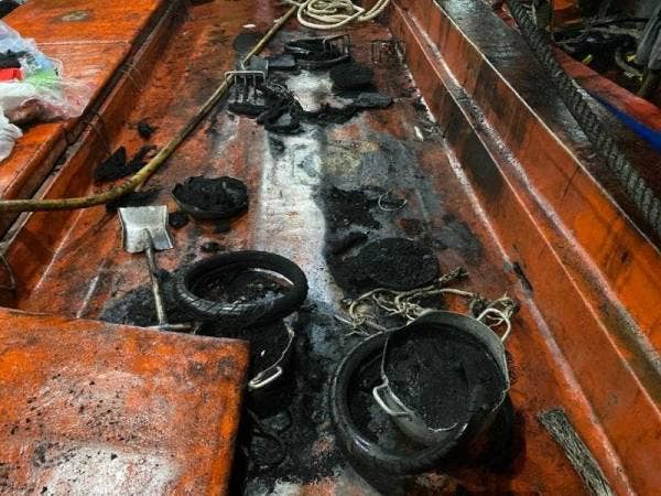 Antara barang di dalam bot mereka naiki yang sanggup dibakar elak dicekup
