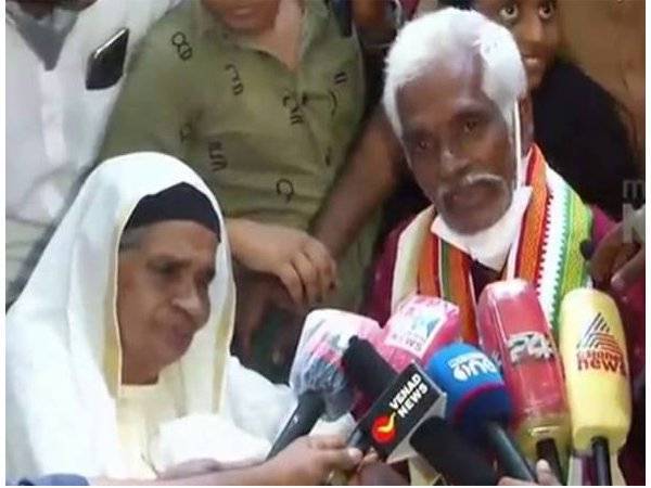 Kepulangan Sajjad ke pangkuan ibunya Fathima Beevi disambut meriah penduduk kampung, rakan dan pemimpin setempat di Kollam, Kerala, India. - Foto Manorama News