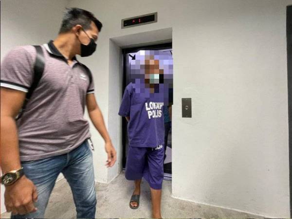 Suspek (kanan) direman enam hari bagi membantu siasatan melibatkan kes cabul dan melakukan amang seksual terhadap seorang remaja.