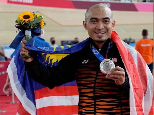 Mohd Azizulhasni Awang yang meraih pingat perak kepada kontinjen negara dalam acara keirin Sukan Olimpik Tokyo di Velodrom Izu pada Ahad.