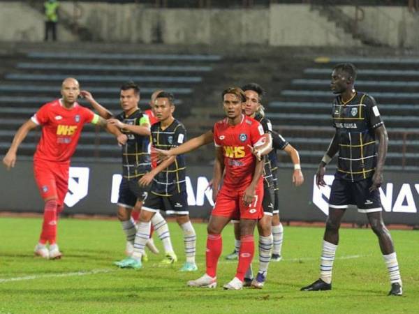 Kurniawan menyifatkan pengalaman Amri Yahyah banyak membantu Sabah FC dalam mengharungi saingan Liga-M musim ini. - Foto Sabah FC