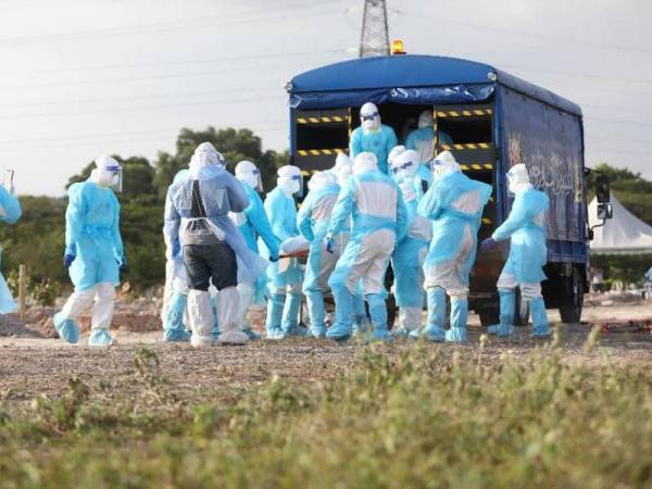 Lori MBSA yang diubahsuai digunakan bagi membawa jenazah Covid-19 di hospital ke Tanah Perkuburan Islam.- Foto Facebook MBSA