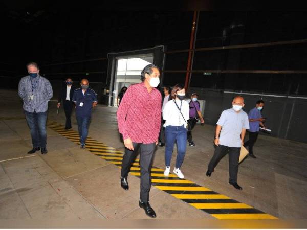 Khairy melawat Studio Iskandar Malaysia yang bakal dijadikan sebagai PPV pada Ahad.
