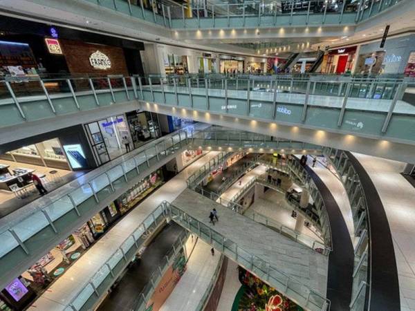 Malaysia diramal berada dalam zon yang mana perniagaan akan meningkat dan lebih banyak sektor ekonomi dibuka. - Foto Bernama