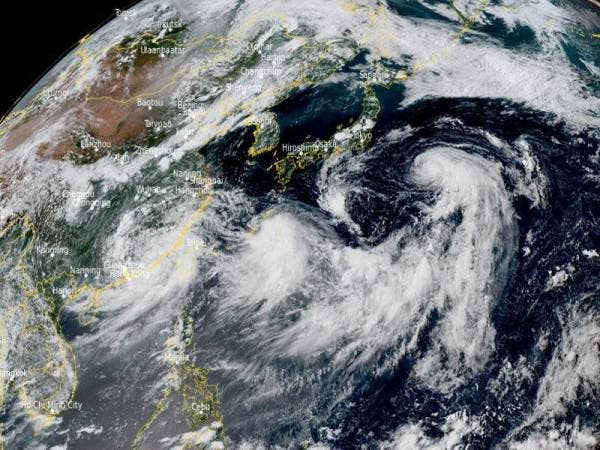 Kelajuan angin taufan Lupit diramal mencapai 23 meter sesaat dan tiupan angin kencang sekitar 35 meter sesaat. Foto: Internet