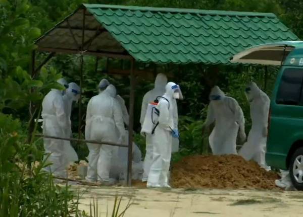 Pengebumian dilakukan dengan mematuhi prosedur operasi standard (SOP) yang ditetapkan.