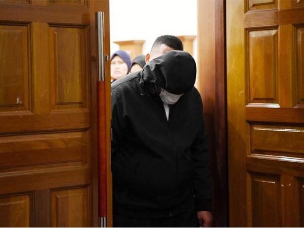 Mohamad Amin diperintah membela diri terhadap enam pertuduhan meminta dan menerima rasuah berjumlah RM210,000 daripada seorang peniaga, dua tahun lepas. - Gambar fail Bernama