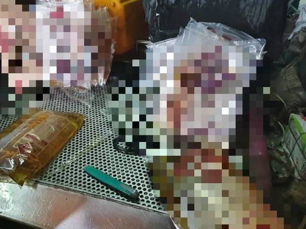 Antara minyak masak bersubsidi yang dirampas ketika serbuan.