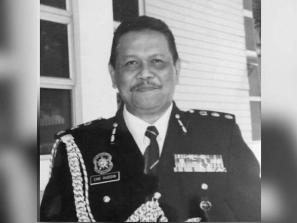 Allahyarham Che Hussin Che Omar, 65, sebelum ini pernah berkhidmat sebagai Ketua Jabatan Ketenteraman Awam dan Ketua Trafik Selangor pada 2009 hingga 2011.