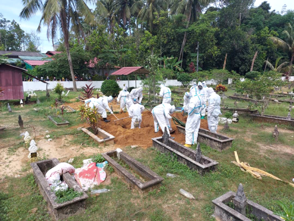 Badan bukan kerajaan (NGO) mendedahkan bayaran pengurusan jenazah pesakit Covid-19 di negeri ini ada yang mececah antara RM1,300 hingga RM1,800.