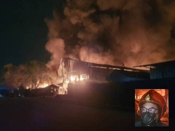 Kilang memproses plastik kitar semula di Bandar Sultan Sulaiman yang musnah dalam kebakaran pada malam Rabu. Gambar kecil: Norazam