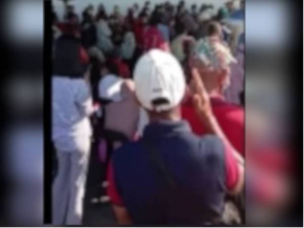 Keadaan sesak yang berlaku di PPV Taman Harmoni, Batu 3, Sandakan, yang dirakam individu yang hadir di lokasi.