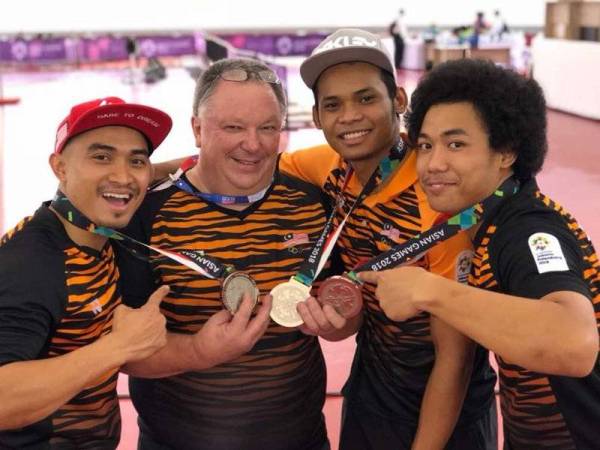 Beasley (dua dari kiri) memiliki ramuan tersendiri bagi membentuk trio ampuh menerusi gandingan Azizulhasni, Shah Firdaus dan Fadhil.