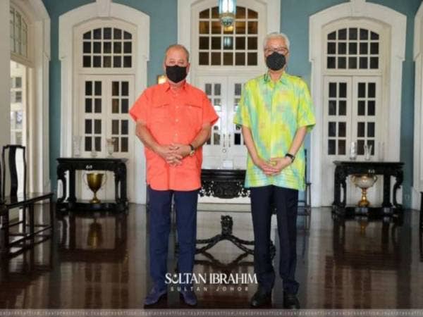 Sultan Ibrahim menerima menghadap Ismail Sabri di Istana Pasir Pelangi pada Jumaat.- Foto Royal Press Office ( RPO).