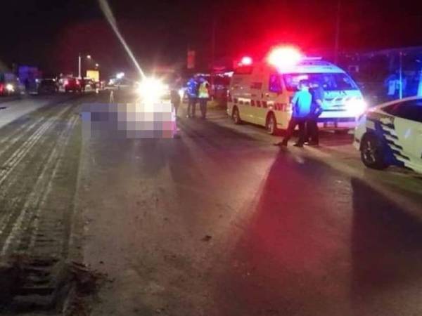 Seorang pekerja am Alam Flora meninggal dunia dalam satu kemalangan pada Jumaat malam.