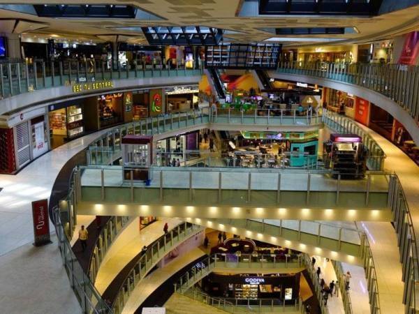 Pembukaan lebih banyak premis perniagaan memberi impak positif kepada kelangsungan ekonomi rakyat dan negara.