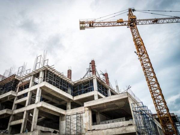 Sektor pembuatan, pembinaan dan perlombongan kembali beroperasi -Foto 123rf