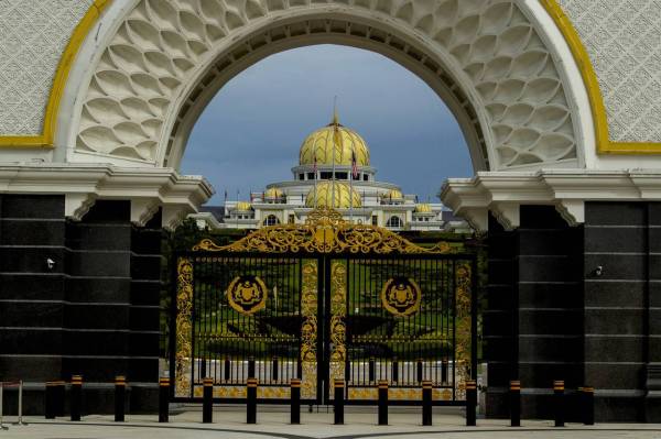 Semua ketua-ketua parti atau wakil telah dipanggil untuk menghadap Yang di-Pertuan Agong, Al-Sultan Abdullah Ri'ayatuddin Al-Mustafa Billah Shah esok.