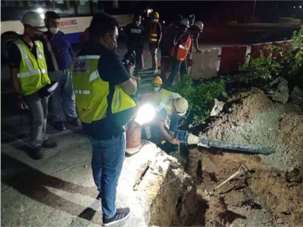 Operasi dijalankan Bahagian Penguatkuasaan SPAN Ibu Pejabat bersama pihak Pengurusan Air Selangor, pada malam Isnin.