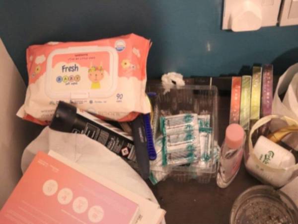 Beberapa peralatan dan barangan yang digunakan untuk tujuan khidmat seks dirampas.