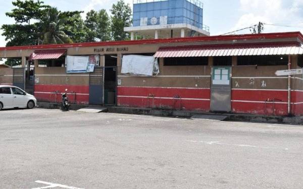 Pasar Ayam Bahau ditutup sementara.
