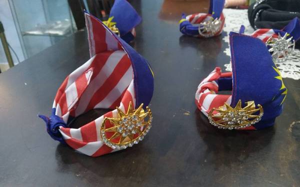 Tanjak Jalur Gemilang mini kelihatan cantik dan kreatif.