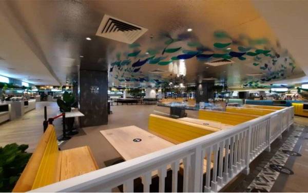 Medan Selera Plaza Gurney antara yang menyediakan perkhidmatan 'dine-in' namun pelanggan perlu melengkapkan dua dos vaksin sebelum dibenarkan berbuat demikian.