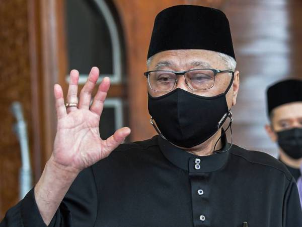 Ismail Sabri selepas Istiadat Pengurniaan Surat Cara Pelantikan dan Mengangkat Sumpah Jawatan dan Setia serta Sumpah Simpan Rahsia sebagai Perdana Menteri Kesembilan di Istana Negara hari ini. - Foto Bernama